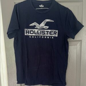 Hollister Men's Navy Blue T-Shirt